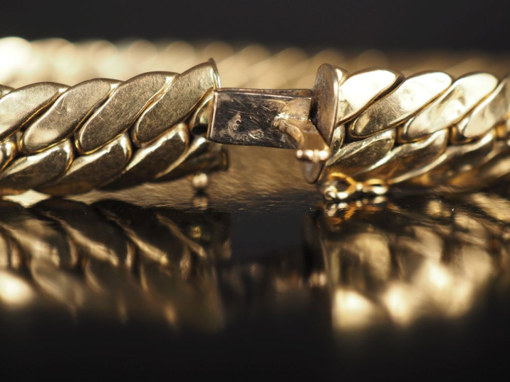 Bracelet articulé en or jaune 750, maille haricot.  Long. 19,3 cm Poid