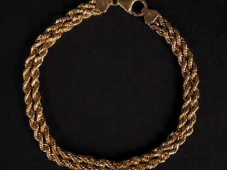 Vente aux enchères Bracelet souple en or jaune 750, composé de deux rangs torsadés accolé