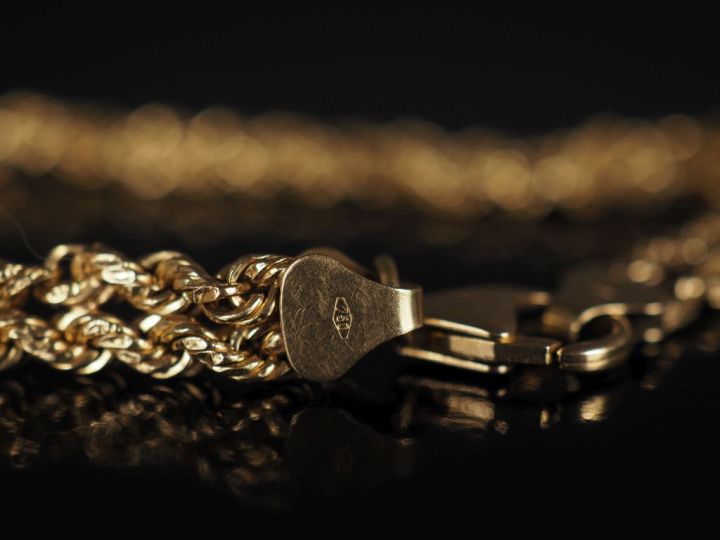 Bracelet souple en or jaune 750, composé de deux rangs torsadés accolé