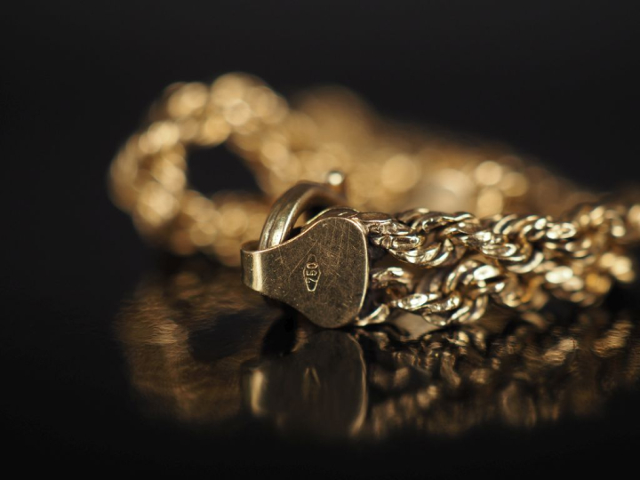 Bracelet souple en or jaune 750, composé de deux rangs torsadés accolé