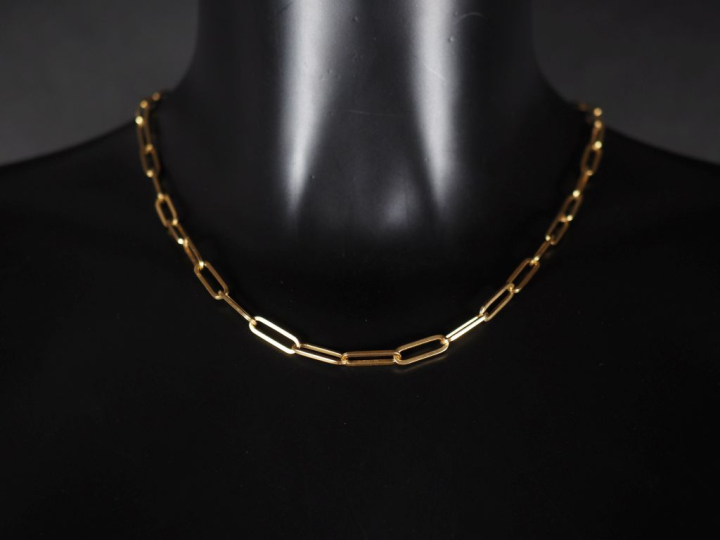 Collier souple en or jaune 750, maille forçat ovale.  Long. 47 cm Poid