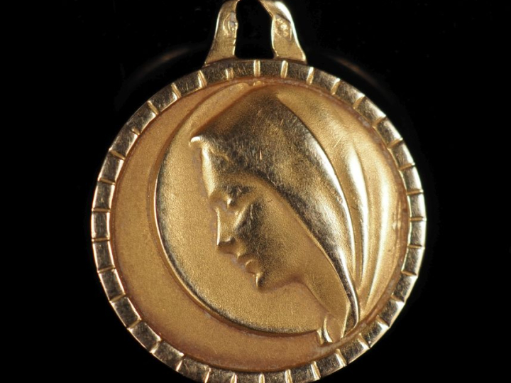 Médaille religieuse en or jaune 750, figurant la Sainte Vierge de prof