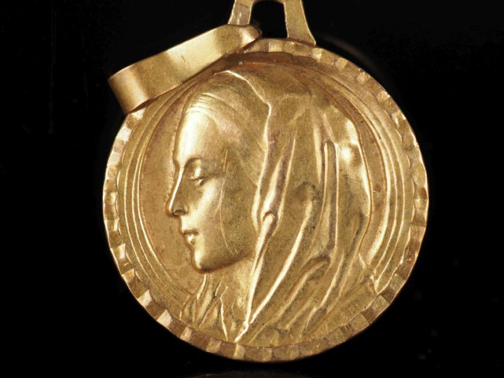 Médaille religieuse en or jaune 750, figurant la Sainte Vierge de prof