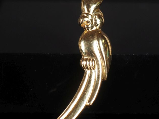 Amusante broche en forme de perroquet en or jaune 750.  H. 5 cm Poids.
