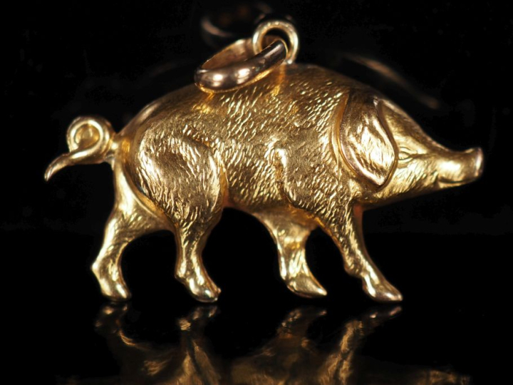 Amusant pendentif en forme de cochon en or jaune 750.  1,5 x2,5 cm Poi