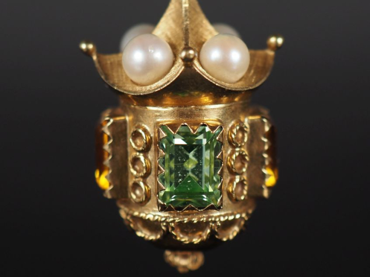 Pendentif en or jaune 750 en forme de lanterne, sertie de pierres de c