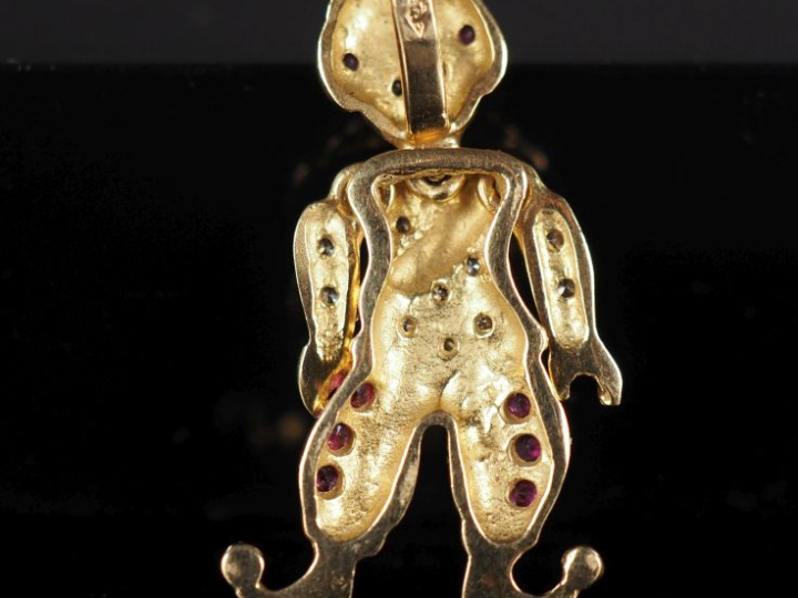 Pendentif articulé en or jaune 750, figurant un homme au turban serti 