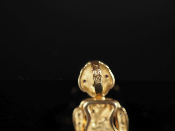 Pendentif articulé en or jaune 750, figurant un homme au turban serti 