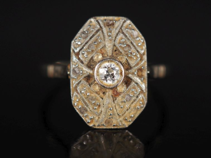 Bague de style Art déco de forme octogonale en platine et or blanc 750