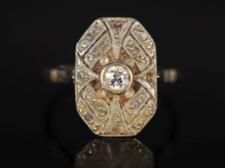 Vente aux enchères Bague de style Art déco de forme octogonale en platine et or blanc 750