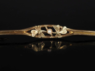 Vente aux enchères Broche barrette de style Art Nouveau en or jaune 750, à décor ajouré d