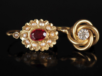 Vente aux enchères Ensemble comprenant :  - un perce oreille Napoléon III en or jaune 750