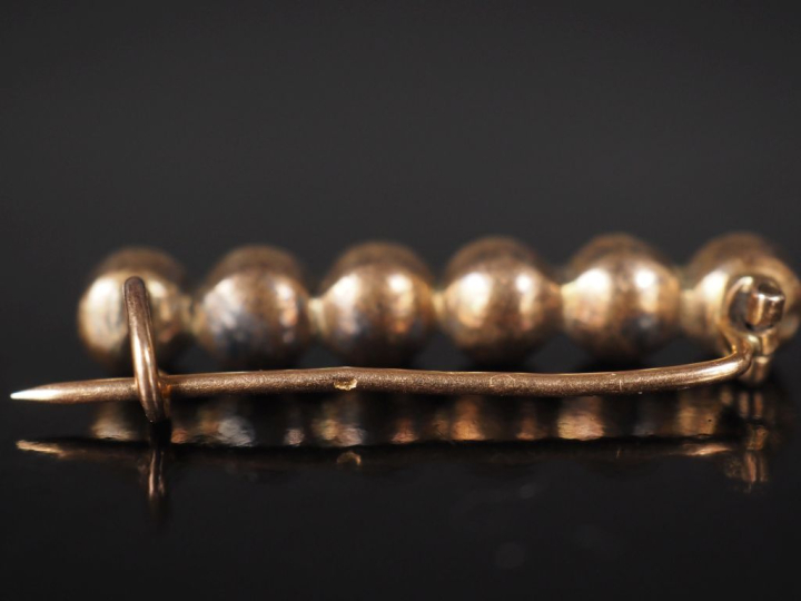 Broche barrette en or jaune 750 et argent doré, sertie d'une ligne de 