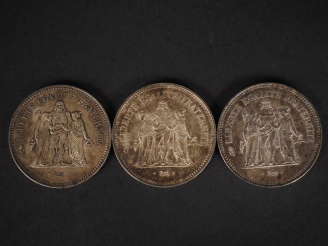 Vente aux enchères Trois pièces de 50 Francs en argent, 1974, 1976 et 1979.  Poids. 90,03