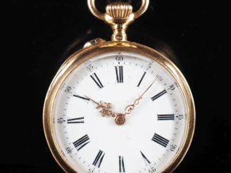 Vente aux enchères Montre de col en or jaune 750.  Cadran à chiffres romains pour les heu