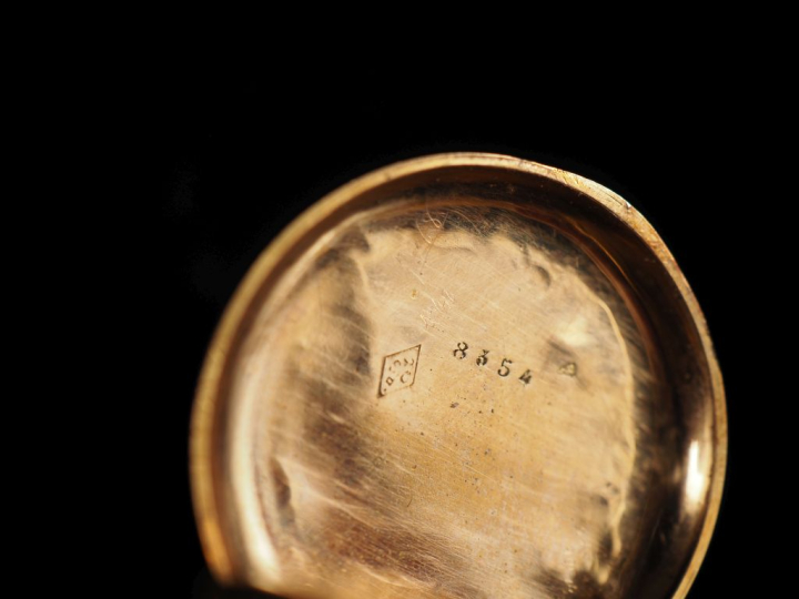Montre de col Napoléon III en or jaune 750.  Cadran à chiffres romains