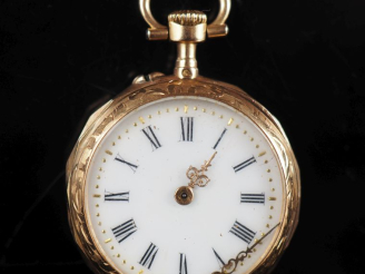 Vente aux enchères Montre de col Napoléon III en or jaune 750.  Cadran à chiffres romains