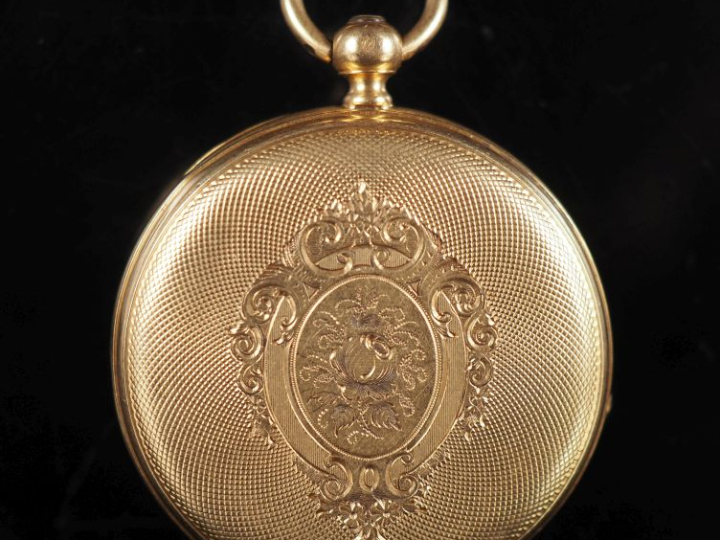 Montre de col Napoléon III en or jaune 750.  Cadran à chiffres romains