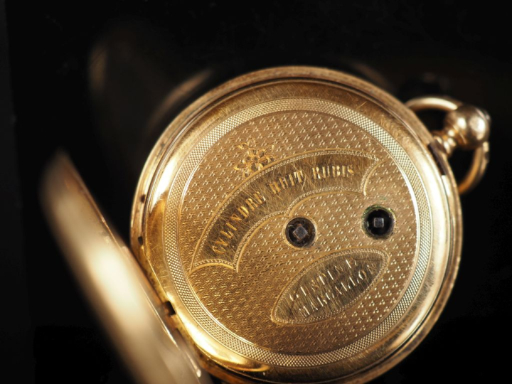 Montre de col Napoléon III en or jaune 750.  Cadran à chiffres romains