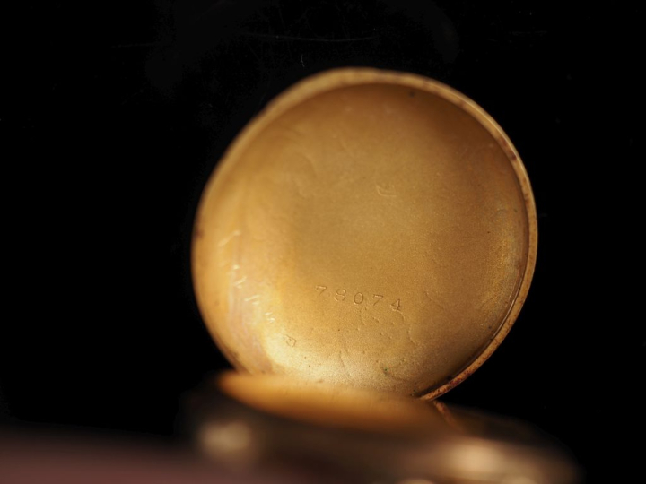 Petite montre de col Napoléon III en or 750. Cadran à chiffres arabes 