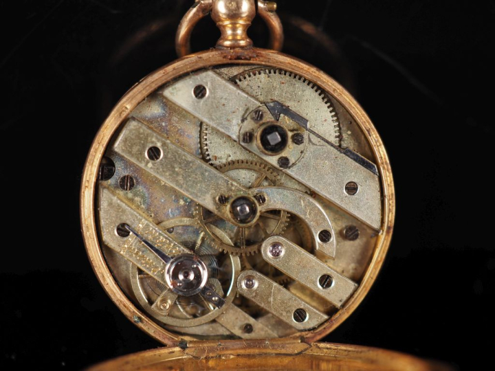 Montre de col Napoléon III en or jaune 750.  Cadran à chiffres romains