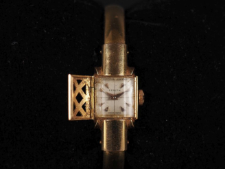 Vente aux enchères ZENITH Montre bracelet de dame 1940 à secret, boitier et bracelet en o