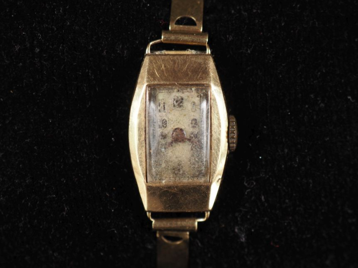 Montre bracelet de dame de style Art déco, boitier et bracelet en or j