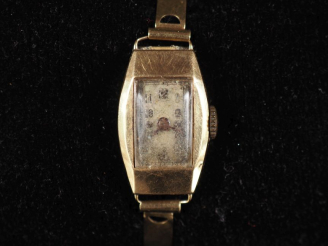 Vente aux enchères Montre bracelet de dame de style Art déco, boitier et bracelet en or j