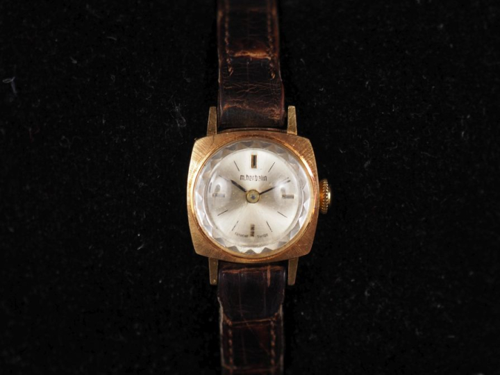 M. HERBELIN N°22401 Montre bracelet de dame, boitier en or jaune 750. 