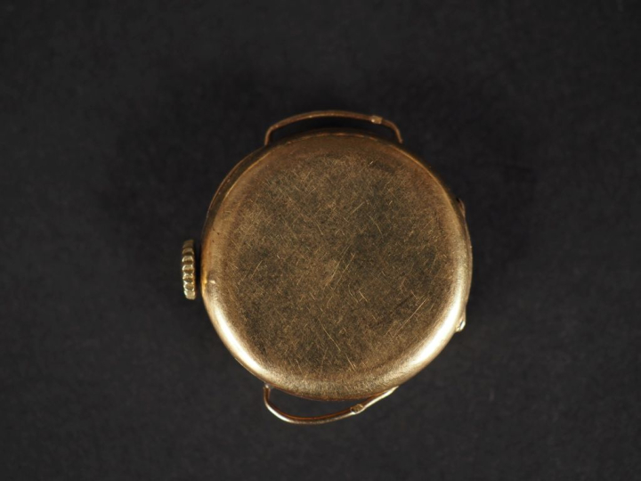 Boitier de montre de dame en or jaune 750. Chiffres arabes pour les he