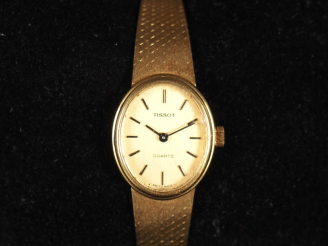 Vente aux enchères TISSOT Montre bracelet de dame, boitier et bracelet en or jaune 750.  