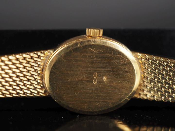 TISSOT Montre bracelet de dame, boitier et bracelet en or jaune 750.  