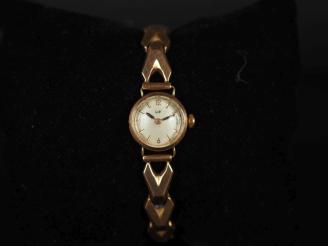 Vente aux enchères LIP Numéro 24119 Montre bracelet de dame, boitier et bracelet en or ja