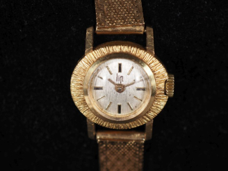 Vente aux enchères LIP N°69810 Montre bracelet de dame, boitier et bracelet en or jaune 7