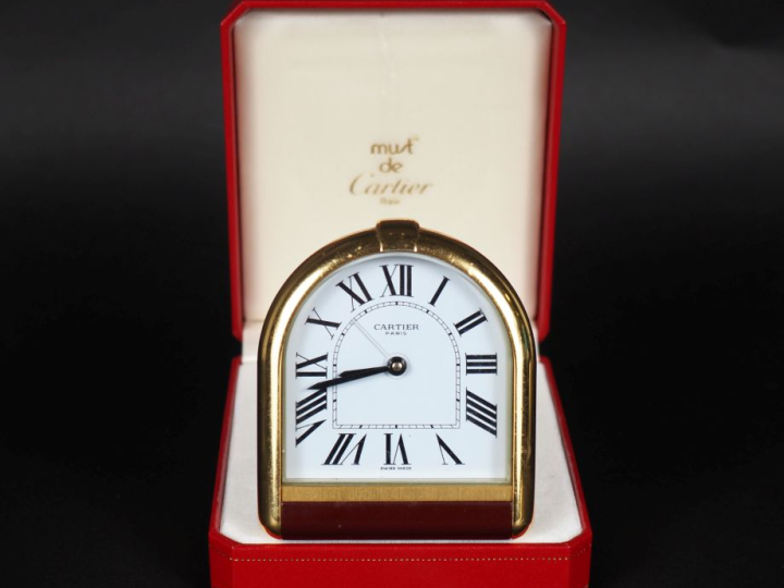 CARTIER, Paris Numéro 7509 28926 Pendulette de table, modèle "Romane" 