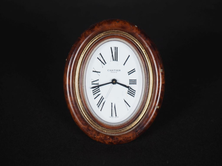 CARTIER, Paris Pendulette baignoire ou réveil de table en métal doré e