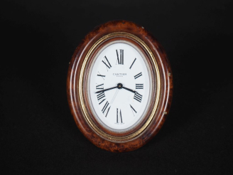 Vente aux enchères CARTIER, Paris Pendulette baignoire ou réveil de table en métal doré e