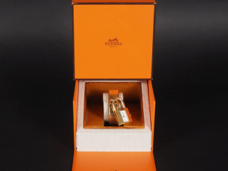 Vente aux enchères HERMES, Paris Numéro 732295 Montre bracelet de dame, modèle "Kelly". B