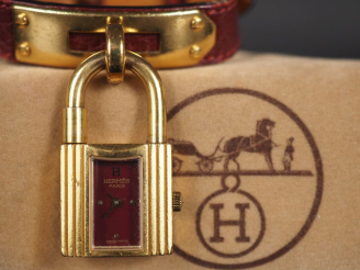 Vente aux enchères HERMES, Paris Numéro 671053 Montre bracelet de dame, modèle "Kelly". B