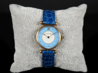 Vente aux enchères COURREGES Montre bracelet de dame. Cadran rond à pastilles pour les he