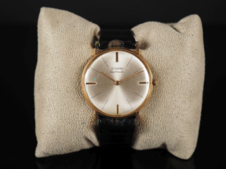 Vente aux enchères DUWARD, Diplomatie Montre bracelet extra-plate en métal doré.  Cadran 