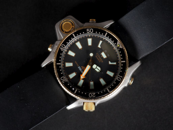 CITIZEN, Aqualand Montre de plongée en acier.  Cadran à index bâton po