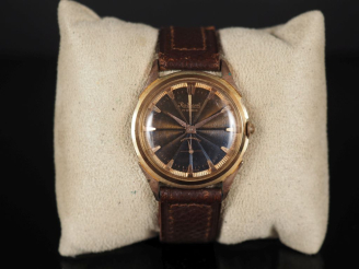 Vente aux enchères RADIANT Montre bracelet en métal doré.  Cadran à index pour les heures