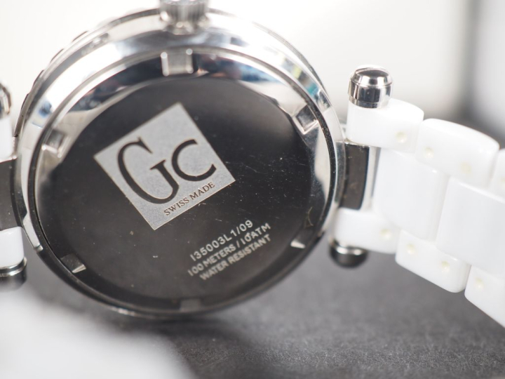 GUESS Numéro 135003L1 Montre bracelet de dame. Boitier en acier.  Cadr