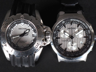 Vente aux enchères SECTOR Deux boitier de montres en acier.  Signées.  Diam. 40 mm (brace