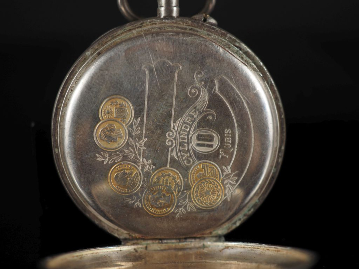 Ensemble comprenant :  - une montre de gousset en argent.  Cadran à ch