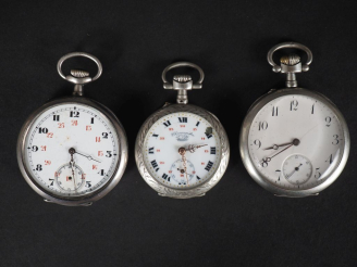 Vente aux enchères Ensemble comprenant :  - une montre de gousset en argent.  Cadran à ch