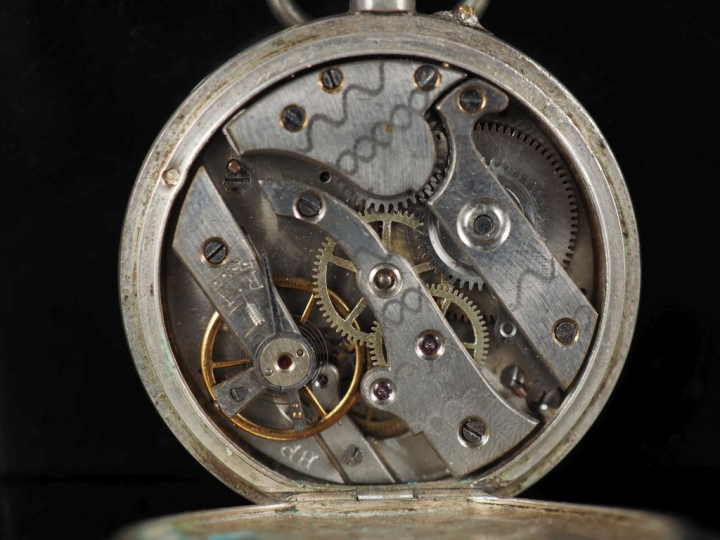 Ensemble comprenant :  - une montre de gousset en argent.  Cadran à ch