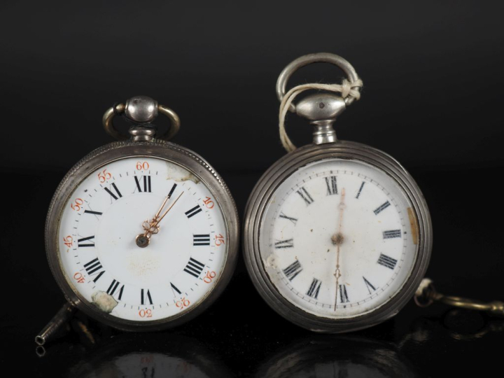 Ensemble comprenant :  - une montre de gousset en argent.  Cadran à ch