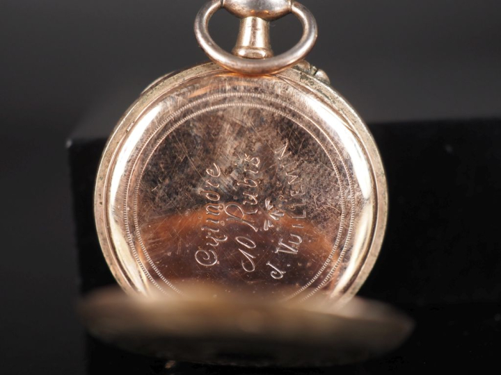 VUILLEMIN N°22509 Montre de col en argent doré.  Cadran à chiffres rom